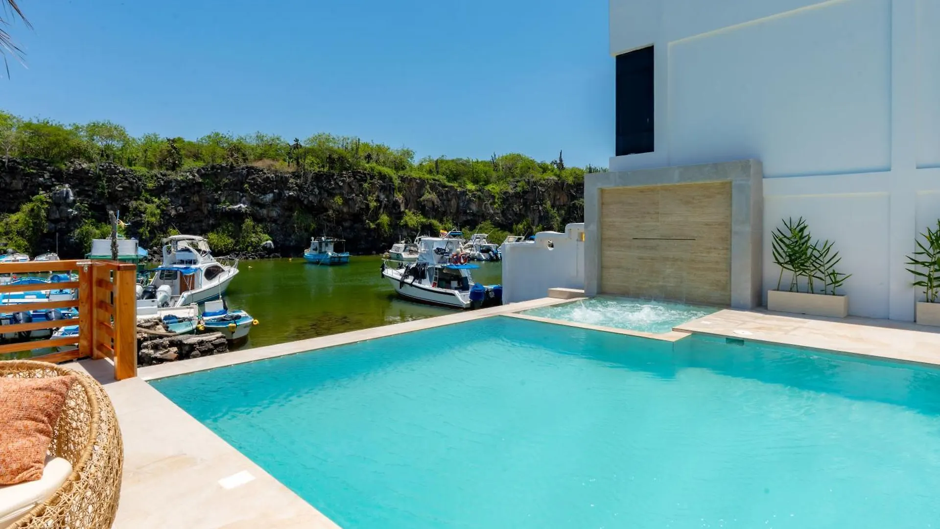 ****  El Barranco Galapagos Hotel Puerto Ayora  Ecuador